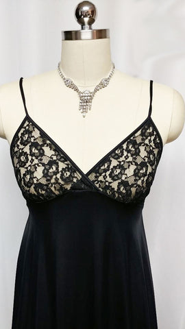 VINTAGE OLGA RARE STYLE GRAND SWEEP BLACK LACE NIGHTGOWN IN RAVEN