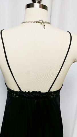 VINTAGE OLGA RARE STYLE GRAND SWEEP BLACK LACE NIGHTGOWN IN RAVEN