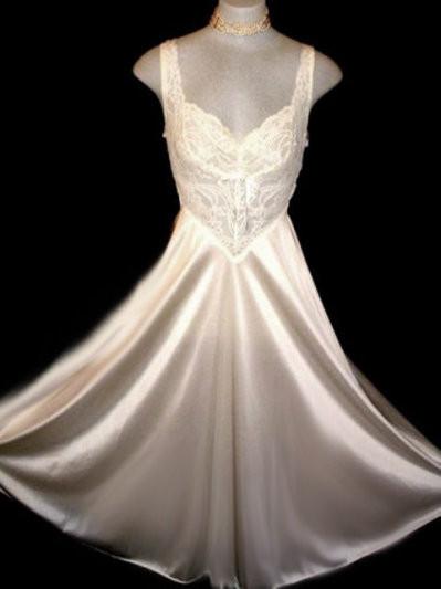 VINTAGE OLGA RARE DESIGN ALL-LACE BODICE & SHEER BACK NIGHTGOWN IN MOONBEAMS