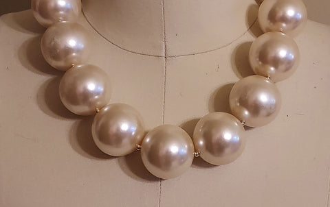 SOLD -  VINTAGE 1970S / 1980S HUGE FAUX GLOSSY IVORY OFF WHITE PEARL NECKLACE