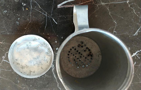 *VINTAGE METAL POWDER SUGAR / SHAKER SALT SHAKER - (1 SALT SHAKER)
