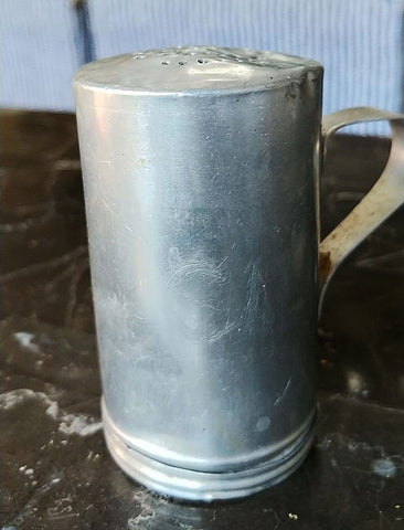 *VINTAGE METAL POWDER SUGAR / SHAKER SALT SHAKER - (1 SALT SHAKER)