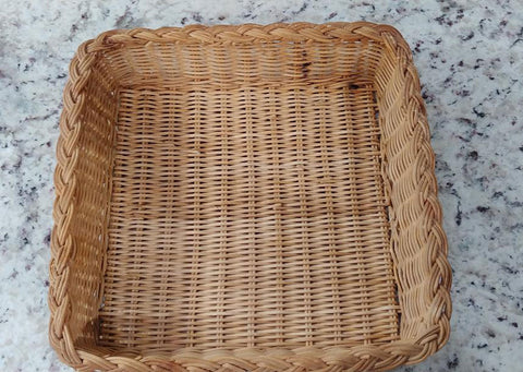 VINTAGE PYREX AQUA OVENWARE BAKING DISH  /  CASSEROLE DISH WITH RATTAN SERVING CARRIER