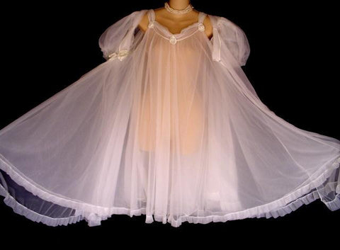 SOLD - GORGEOUS VINTAGE ROVEL OF CALIFORNIA BRIDAL TROUSSEAU NIGHTGOWN & PEIGNOIR ADORNED WITH ROSES IN BRIDAL WHITE