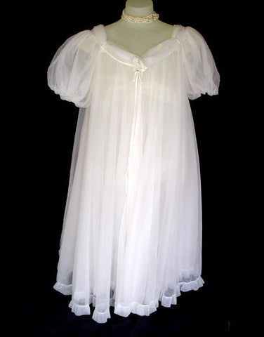 SOLD - GORGEOUS VINTAGE ROVEL OF CALIFORNIA BRIDAL TROUSSEAU NIGHTGOWN & PEIGNOIR ADORNED WITH ROSES IN BRIDAL WHITE