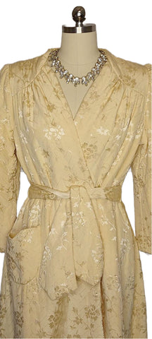 VINTAGE 1940S / 1950S ROYAL MAID JACQUARD BROCADE QUILTED DRESSING GOWN/ROBE IN GOLD DUST