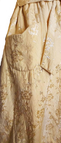 VINTAGE 1940S / 1950S ROYAL MAID JACQUARD BROCADE QUILTED DRESSING GOWN/ROBE IN GOLD DUST