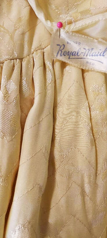 VINTAGE 1940S / 1950S ROYAL MAID JACQUARD BROCADE QUILTED DRESSING GOWN/ROBE IN GOLD DUST