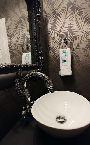 NEW - LUXURIOUS ELEGANT ART DECO WHITE SWAN EMBROIDERED HAND TOWEL - (1 TOWEL ONLY)   WOULD MAKE A WONDERFUL GIFT!