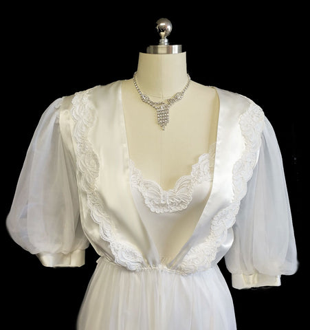 VINTAGE BRIDAL WEDDING NIGHT VAL MODE PEIGNOIR & NIGHTGOWN SET ADORNED WITH LACE APPLIQUES - NEW WITH TAG