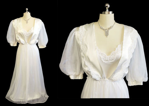 VINTAGE BRIDAL WEDDING NIGHT VAL MODE PEIGNOIR & NIGHTGOWN SET ADORNED WITH LACE APPLIQUES - NEW WITH TAG
