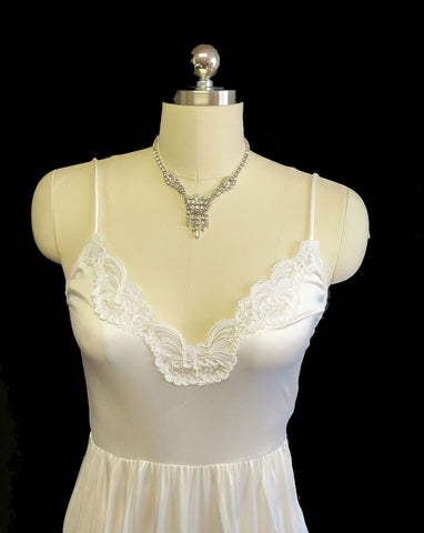 VINTAGE BRIDAL WEDDING NIGHT VAL MODE PEIGNOIR & NIGHTGOWN SET ADORNED WITH LACE APPLIQUES - NEW WITH TAG