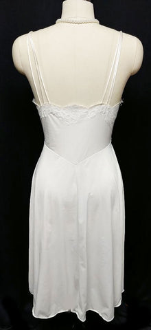 VINTAGE VANITY FAIR BRIDAL TROUSSEAU EXQUISITE LACE NYLON TRICOT NIGHTGOWN IN WINTER SNOW