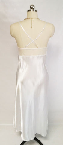 GORGEOUS VICTORIA’S SECRET BRIDAL TROUSSEAU GLEAMING SATIN BIAS NIGHTGOWN ADORNED WITH SILVER & WHITE LACE WITH SPARKLING CORDING
