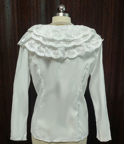 *VINTAGE VERY FEMININE 3 TIER EMBROIDERED SCALLOPED EYELET COLLAR BLOUSE