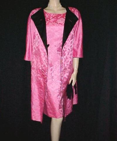 GORGEOUS VINTAGE 1960s- EARLY 1970s HOT PINK ROSE SATIN BROCADE DRESS WITH METAL ZIPPER & REVERSIBLE COAT FOR 2 DIFFERENT LOOKS - MADE IN HONG KONG