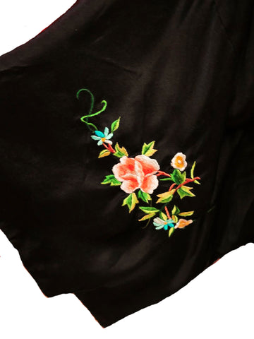 VINTAGE 70s / 80s BLACK SILK CHINESE KIMONO ROBE – EXQUISITE EMBROIDERY AND LUXURIOUS SILK