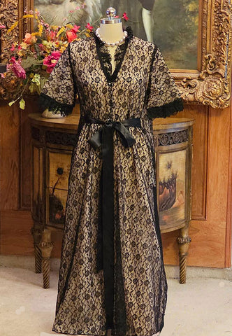 VINTAGE 1950s - 1960s OLD HOLLYWOOD PEIGNOIR - BLACK LACE & PINK ORGANZA  WITH SPARKLING RHINESTONE BUTTONS