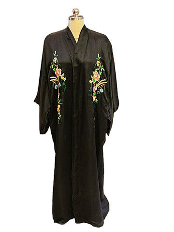 VINTAGE 70s / 80s BLACK SILK CHINESE KIMONO ROBE – EXQUISITE EMBROIDERY AND LUXURIOUS SILK
