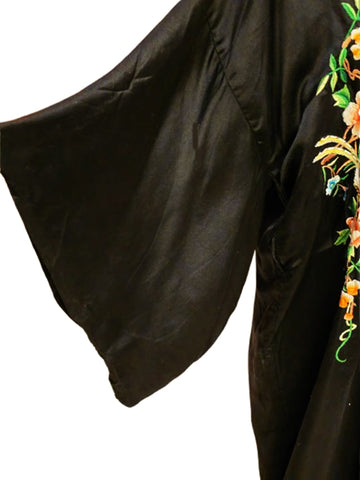 VINTAGE 70s / 80s BLACK SILK CHINESE KIMONO ROBE – EXQUISITE EMBROIDERY AND LUXURIOUS SILK
