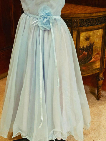 ETHEREAL 1950S BLUE ORGANZA EVENING GOWN WITH SATIN WAIST SASH AND HAND-CRAFTED ROSE DETAIL
