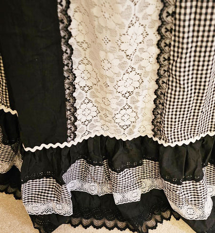 VINTAGE LATE 1960s / 1970s CAREFREE FASHIONS SCOTTSDALE ARIZONA BLACK CHECK & WHITE LACE SKIRT LONG EVENING SKIRT - JUST IN TIME FOR PARTIES