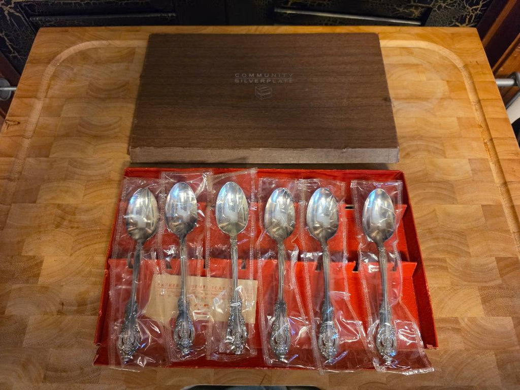 VINTAGE 6 NEW OLD STOCK SILVER ARTISTRY TEASPOONS BY COMMUNITY ONEIDA SILVERPLATE 1965 SEALED