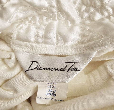 *  GORGEOUS DIAMOND TEA PRE-OWNED VELOUR ROBE DRESSING GOWN IN SNOW QUEEN - SIZE LARGE AND MAY FIT A MEDIUM BUTGO BY THE MEASUREMENTS