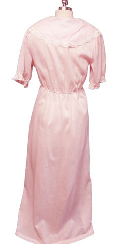 VINTAGE 1980s DESIGNER DIANE VON FURSTENBERG PINK PEIGNOIR ADORNED WITH SCALLOPED LACE