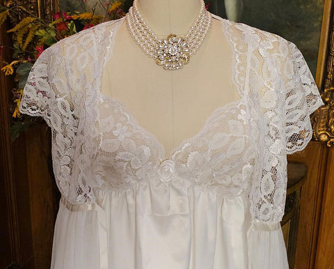 VINTAGE NEW WITH TAG DONNA RICHARD LACE & SATIN PEIGNOIR AND NIGHTGOWN BRIDAL SET