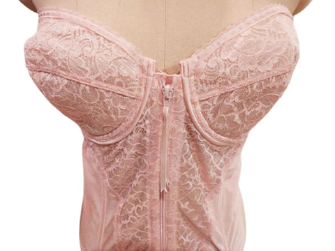 GLAMOROUS VINTAGE LARGE NEW FREDERICK'S LARGE SIZE PINK MERRY WIDOW FOUNDATION WITH LACE MEETAL GARTERS AND MATCHING THONG