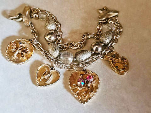 VINTAGE OLD HOLLYWOOD CHARM BRACELET WITH LARGE ORNATE CHARMS, RHINESTONES & MULTI-STRAND GOLD BEAD