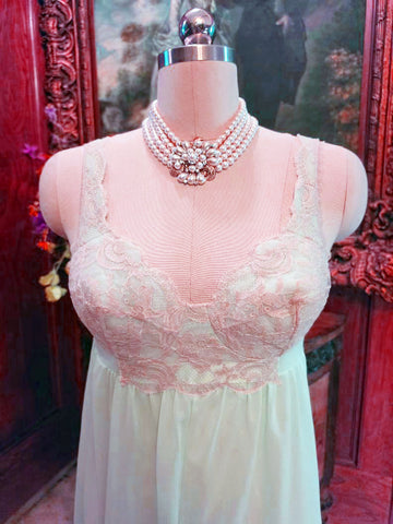 VINTAGE HOLLYWOOD VASSARETTE MINT GREEN PALAZZO NIGHTGOWN -  ECRU IVORY LACE -  BUILT IN BRA - RARE