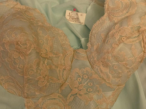 VINTAGE HOLLYWOOD VASSARETTE MINT GREEN PALAZZO NIGHTGOWN -  ECRU IVORY LACE -  BUILT IN BRA - RARE