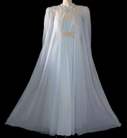 VINTAGE INTIME OF CALIFORNIA DOUBLE NYLON IVORY LACE PEIGNOIR & NIGHTGOWN SET IN LAGOON