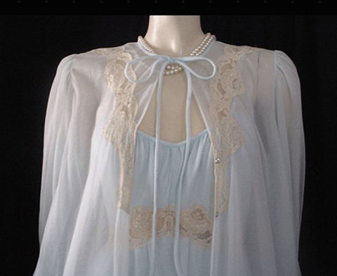 VINTAGE INTIME OF CALIFORNIA DOUBLE NYLON IVORY LACE PEIGNOIR & NIGHTGOWN SET IN LAGOON