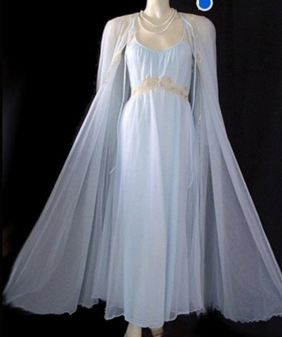 VINTAGE INTIME OF CALIFORNIA DOUBLE NYLON IVORY LACE PEIGNOIR & NIGHTGOWN SET IN LAGOON