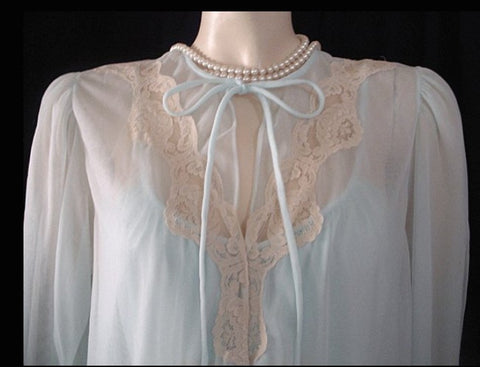 VINTAGE INTIME OF CALIFORNIA DOUBLE NYLON IVORY LACE PEIGNOIR & NIGHTGOWN SET IN LAGOON
