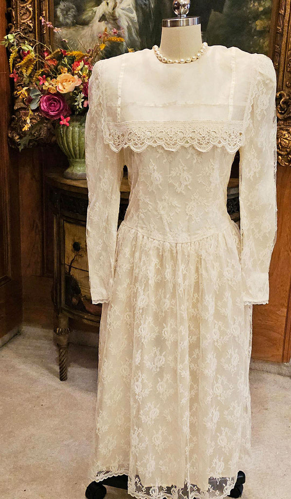 VINTAGE GUNNE SAX JESSICA MCCLINTOCK LACE APPLIQUE SATIN AND ORGANZA D Vintage Clothing & Fashions | Midnight Glamour VINTAGE GUNNE SAX JESSICA MCCLINTOCK LACE APPLIQUE SATIN AND ORGANZA D Vintage Clothing & Fashions | Midnight Glamour