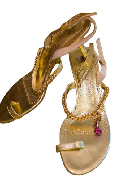 JUICY COUTURE GOLD LEATHER CHAIN HEELS SPARKLING CHERRIES RHINESTONE CHARM & CROWN - MADE ITALY  - SIZE 8.5 B