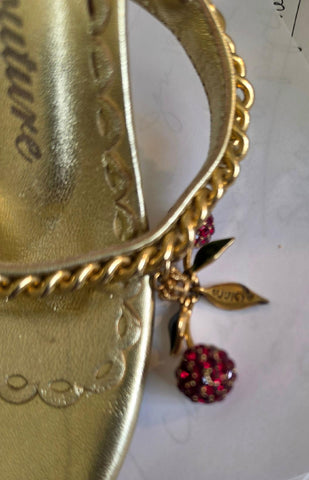 JUICY COUTURE GOLD LEATHER CHAIN HEELS SPARKLING CHERRIES RHINESTONE CHARM & CROWN - MADE ITALY  - SIZE 8.5 B