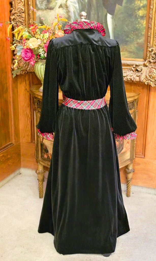 VINTAGE SIZE LARGE VICTORIAN LOOK KOMAR BLACK VELOUR DRESSING GOWN ROB Vintage Clothing & Fashions | Midnight Glamour VINTAGE SIZE LARGE VICTORIAN LOOK KOMAR BLACK VELOUR DRESSING GOWN ROB Vintage Clothing & Fashions | Midnight Glamour