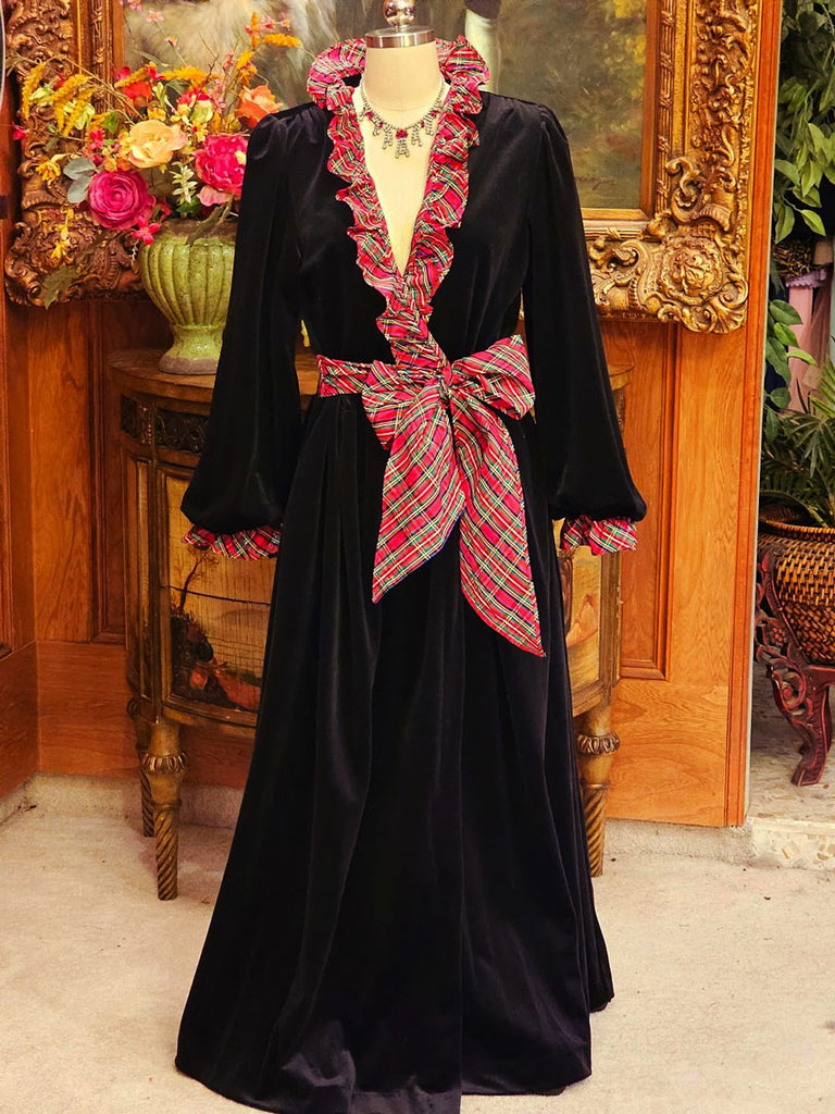 VINTAGE SIZE LARGE VICTORIAN LOOK KOMAR BLACK VELOUR DRESSING GOWN ROB Vintage Clothing & Fashions | Midnight Glamour VINTAGE SIZE LARGE VICTORIAN LOOK KOMAR BLACK VELOUR DRESSING GOWN ROB Vintage Clothing & Fashions | Midnight Glamour