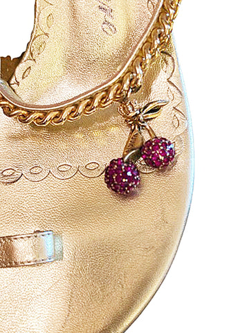 JUICY COUTURE GOLD LEATHER CHAIN HEELS SPARKLING CHERRIES RHINESTONE CHARM & CROWN - MADE ITALY  - SIZE 8.5 B