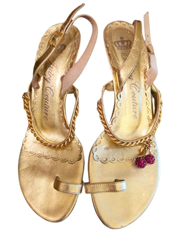 JUICY COUTURE GOLD LEATHER CHAIN HEELS SPARKLING CHERRIES RHINESTONE CHARM & CROWN - MADE ITALY  - SIZE 8.5 B