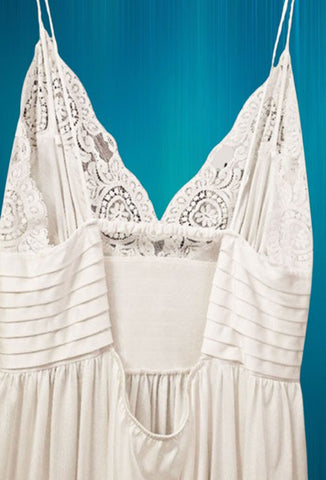 VINTAGE LILY OF FRANCE ROSA PULEO SZULE LACE PLEATED NIGHTGOWN W BEAUTIFUL OPEN BACK IN SNOW DROP
