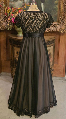 VINTAGE 70S/80S CLAIRE SANDRA BY LUCIE ANN BEVERLY HILLS BLACK LACE PEIGNOIR & NIGHTGOWN SET – HOLLYWOOD GLAMOUR