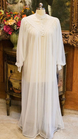 VINTAGE MISS ELAINE EXQUISITE LACE EMBROIDERED DOUBLE NYLON PEIGNOIR IN WHITE LILY