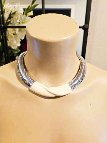 VINTAGE 80s MONET CREAM & SILVER TONE METAL OMEGA CHOKER COLLAR SIGNED NECKLACE