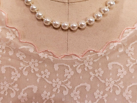 VINTAGE MOVIE STAR PALE PINK NYLON PEIGNOIR & NIGHTGOWN - LACE SCALLOPED 1960s / 1970s LARGE SIZE